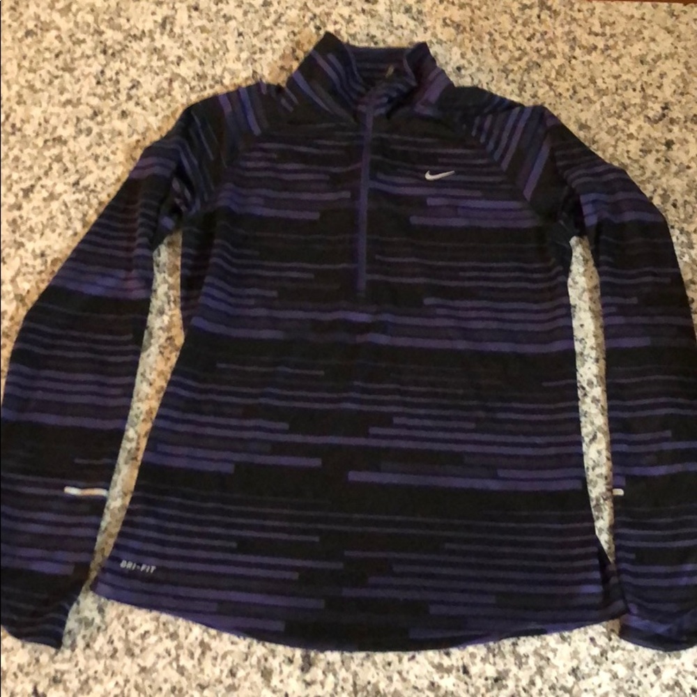 Nike women’s long sleeved shirt